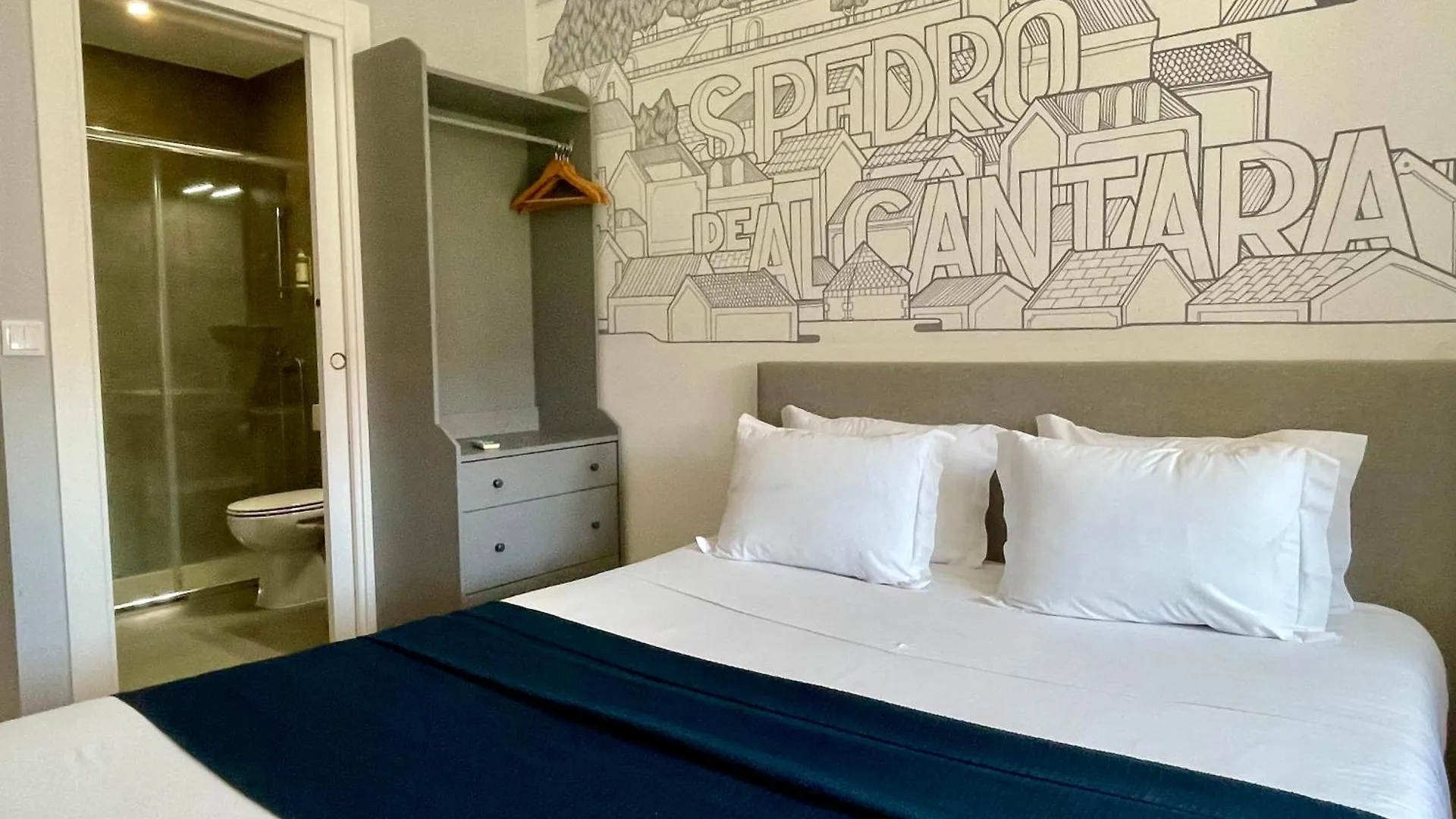 Lisbon Check-In Guesthouse 3*,